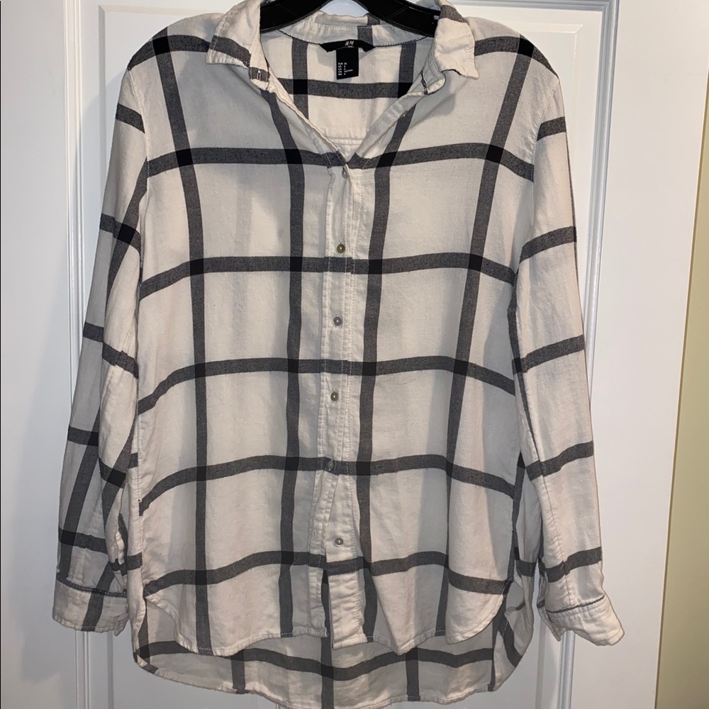 H&M button down top - Picture 4 of 5